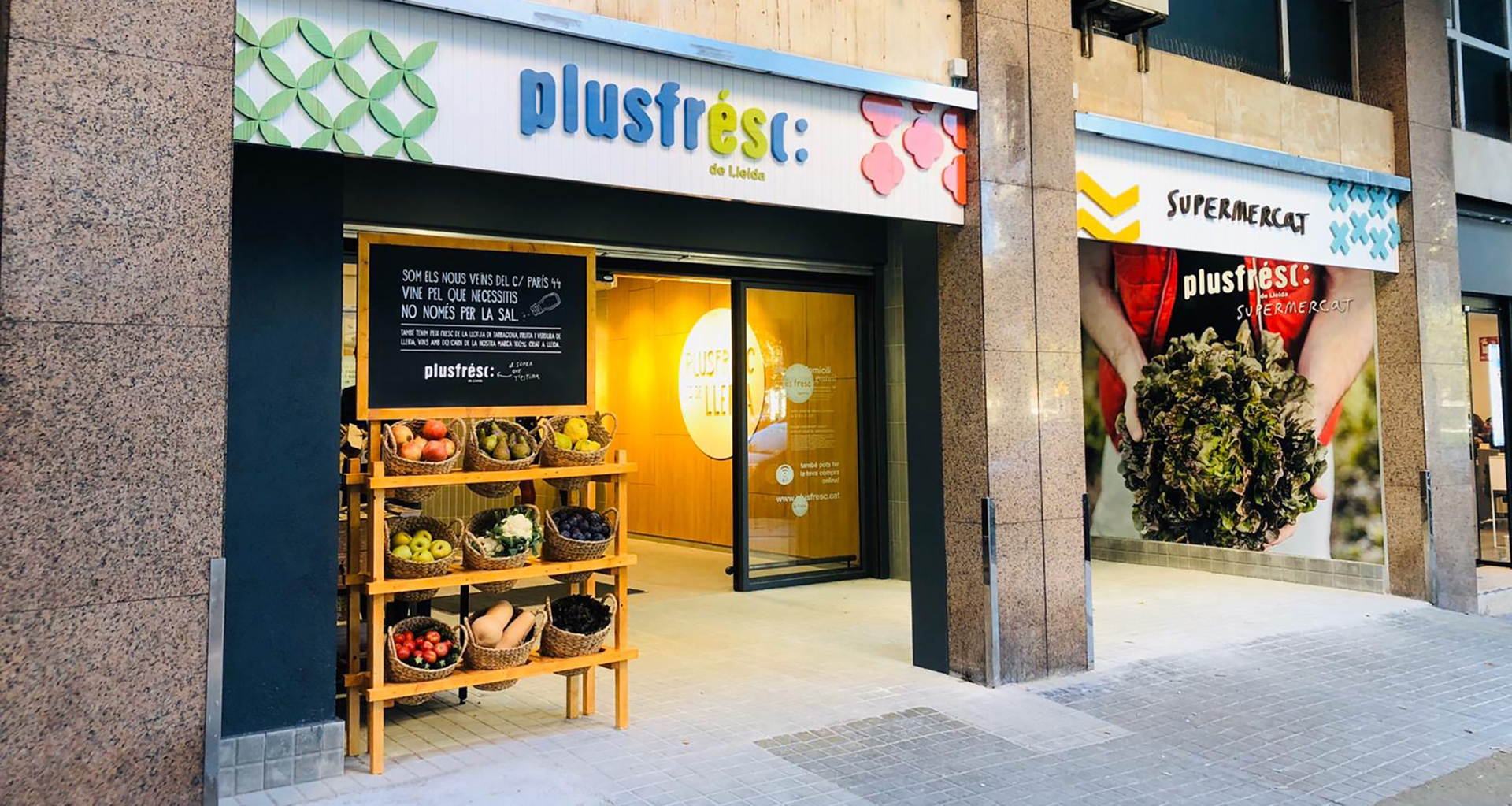 façana botiga Plusfresc C/Paris Barcelona