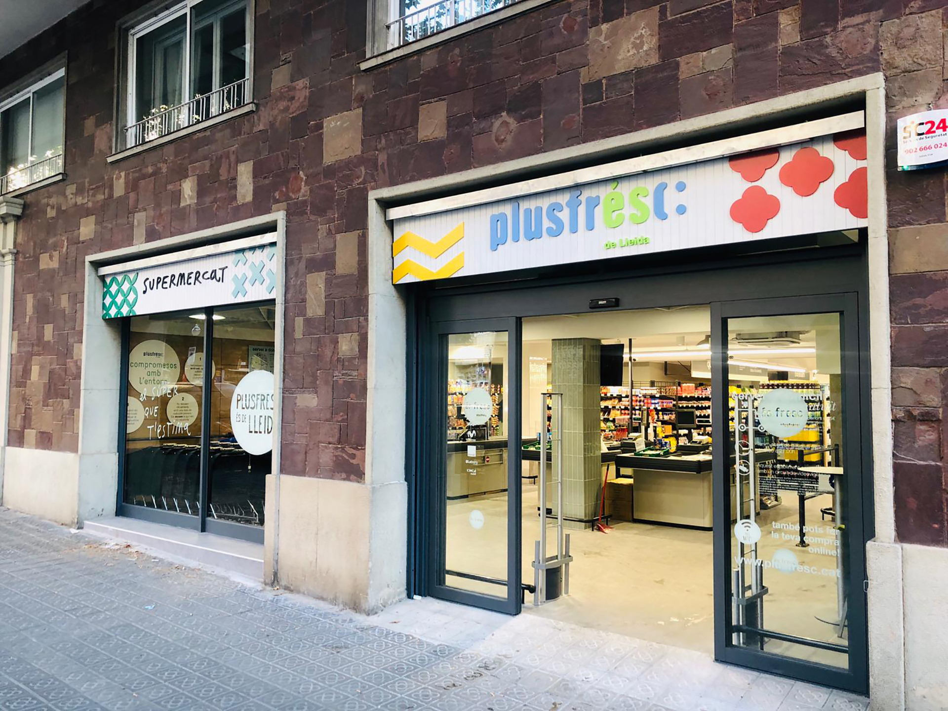 exterior nova botiga Plusfresc a Barcelona