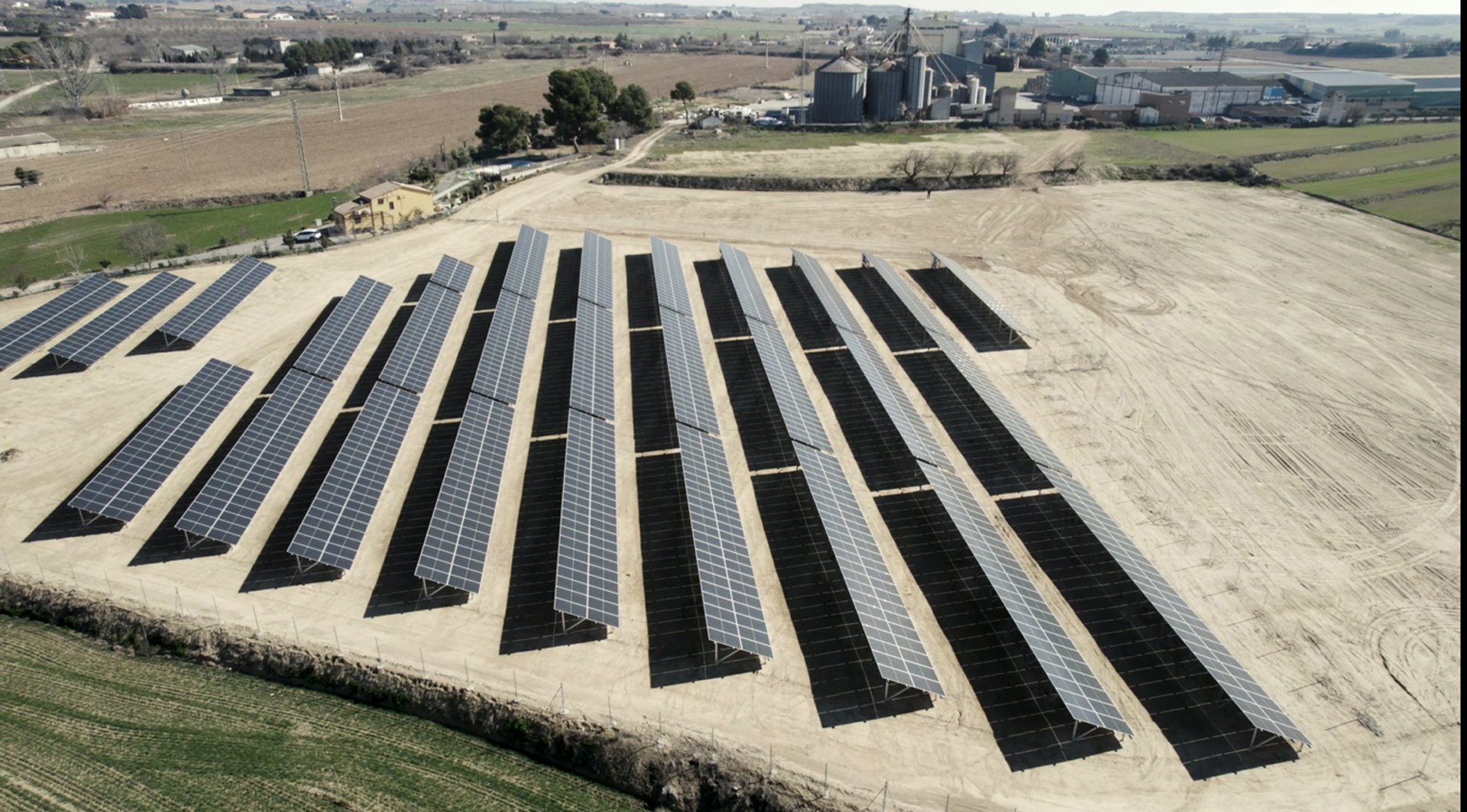 imagen aérea parque solar fotovoltaico