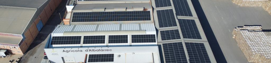 vista aeria instal·lació solar fotovoltaica a500kW a teulada 